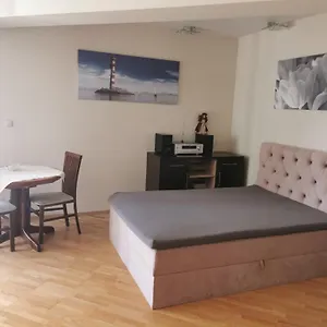  Apartment Piano Diva Polen